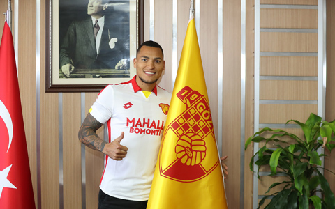 Titi Signs for Göztepe