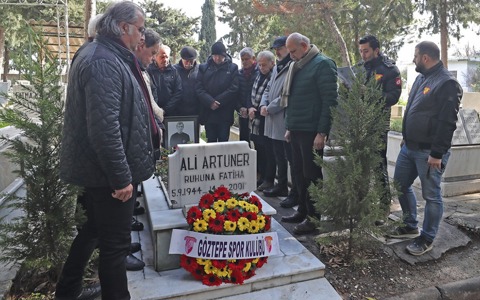 Ali Artuner'i Mezarı Başında Andık
