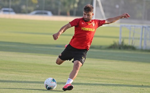 Efe Binici Profesyonel Oldu